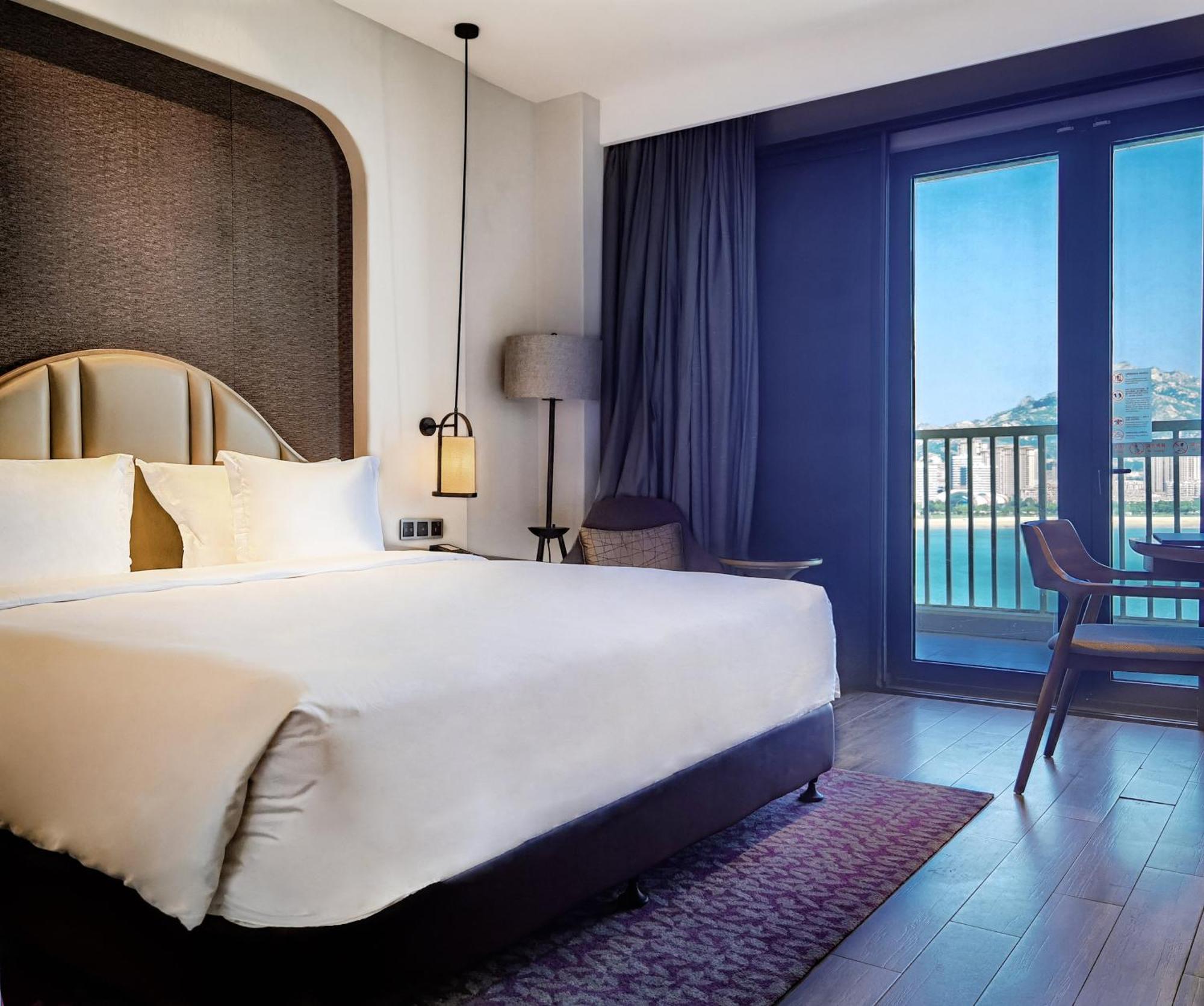 Crowne Plaza Qingdaoorientalmoviemetropolis By Ihg Hotell Eksteriør bilde