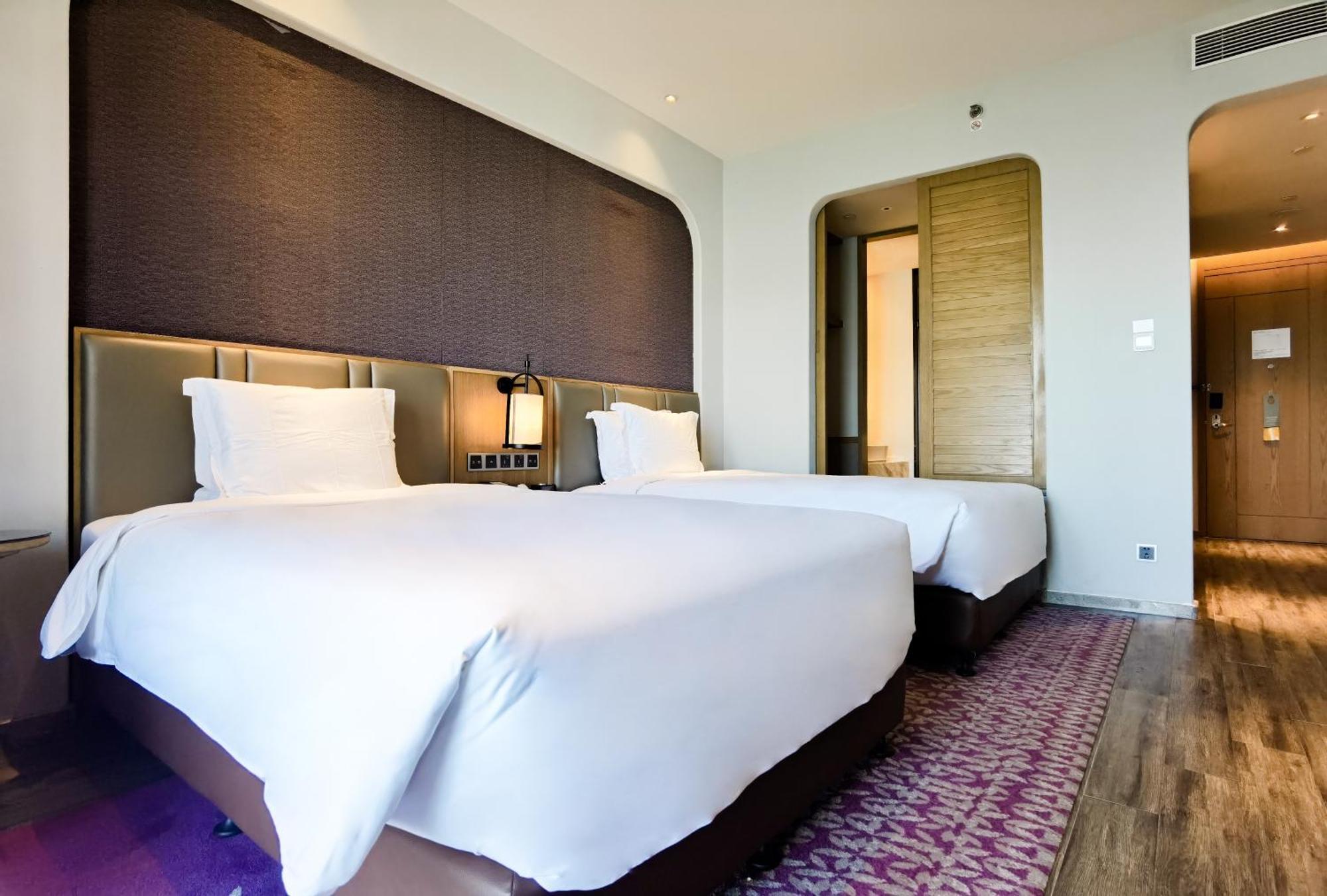 Crowne Plaza Qingdaoorientalmoviemetropolis By Ihg Hotell Eksteriør bilde