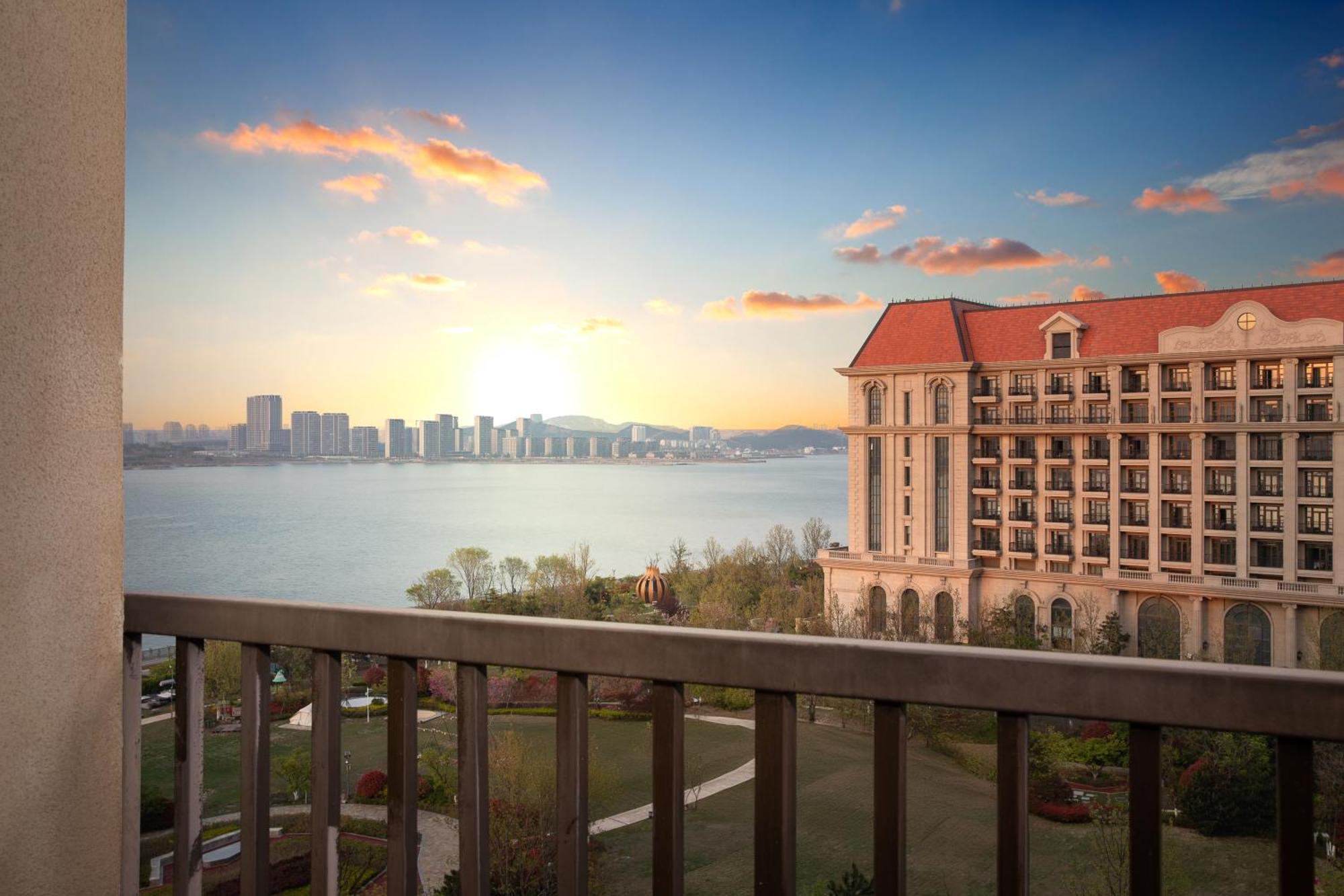 Crowne Plaza Qingdaoorientalmoviemetropolis By Ihg Hotell Eksteriør bilde